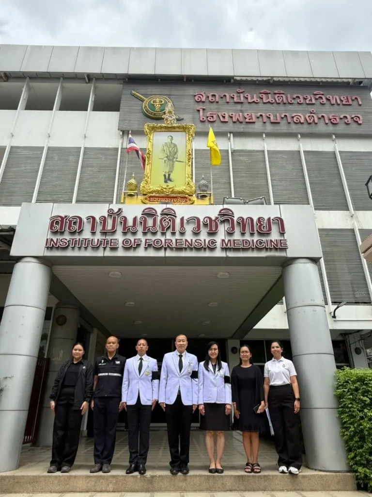 พล.ต.ต. เกษม รัตนสุมาวงศ์ รองนายแพทย์ใหญ่ (สบ 7) พร้อมด้วย พล.ต.ต.หญิง พันวดี รัตนสุมาวงศ์ นายแพทย์ (สบ 7) โรงพยาบาลตำรวจ เดินทางมาตรวจเยี่ยมและให้กำลังใจข้าราชการตำรวจและบุคลากรในสังกัดสถาบันนิติเวชวิทยา โรงพยาบาลตำรวจ